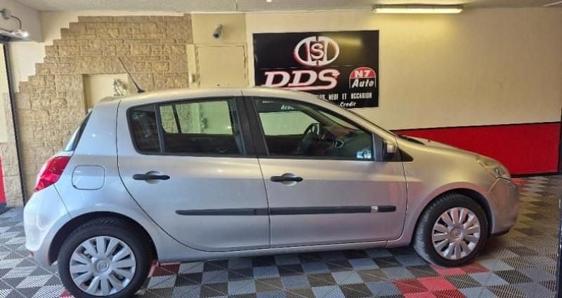 Occasion Renault Clio II 71 ch (52 kW) 2010 Gris Citadine