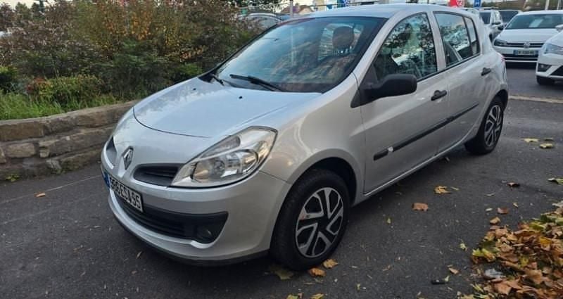Utilisé 2008 Renault Clio III Citadine | 2 990 € (Prix juste) - Image 1/4
