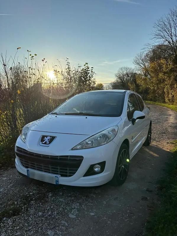 Utilisé 2011 Peugeot 207 Berline | 3 900 € (Prix juste) - Image 1/4