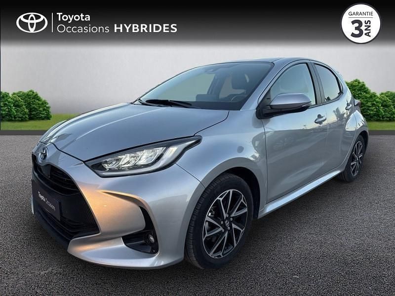 Gris minéral (m) Occasion 2024 Toyota Yaris Hybrid Design Berline | 20 990 € (Prix juste) - Image 1/4
