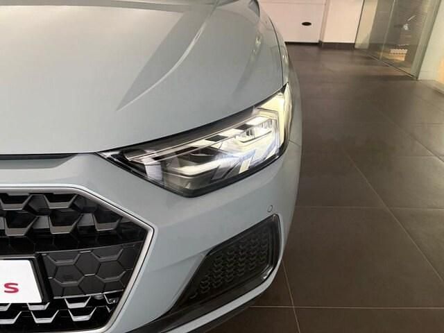 Nouvelle Audi A1 Sportback Design 95 ch (69 kW) 2026 Gris flèche nacré noir mythe métallisé Citadine