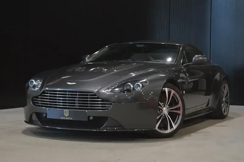 Gris Utilisé 2012 Aston Martin V12 Vantage Coupé | 107 900 € - Image 1/4