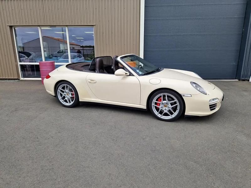 Beige Utilisé 2009 Porsche 911 Carrera 4S Cabriolet Cabriolet | 72 800 € (Prix juste) - Image 1/4