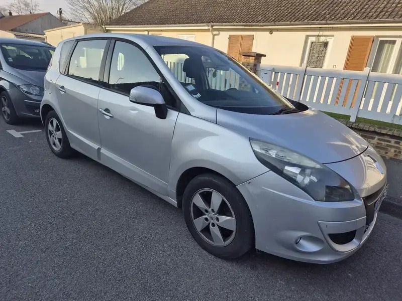 Utilisé 2008 Renault Scénic II Expression Monospace | 2 900 € (Prix juste) - Image 1/4