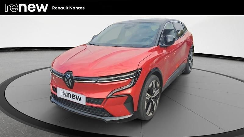 Rouge Occasion 2023 Renault Megane E-Tech Iconic Berline | 26 995 € (Prix juste) - Image 1/4