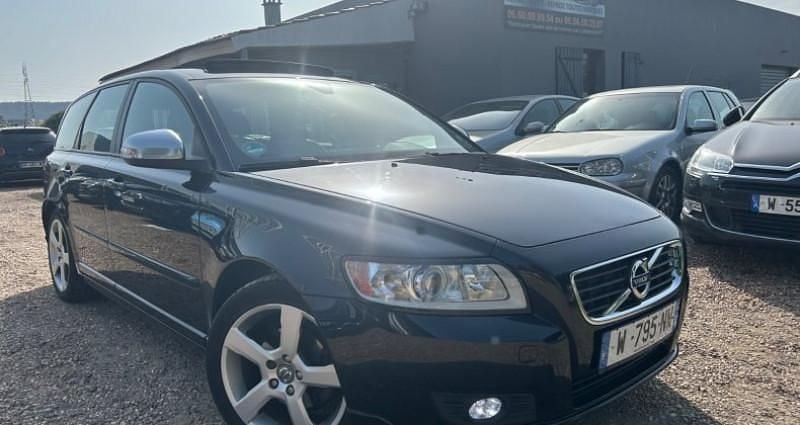 Noir Utilisé 2011 Volvo V50 R-Design Break | 6 999 € - Image 1/4