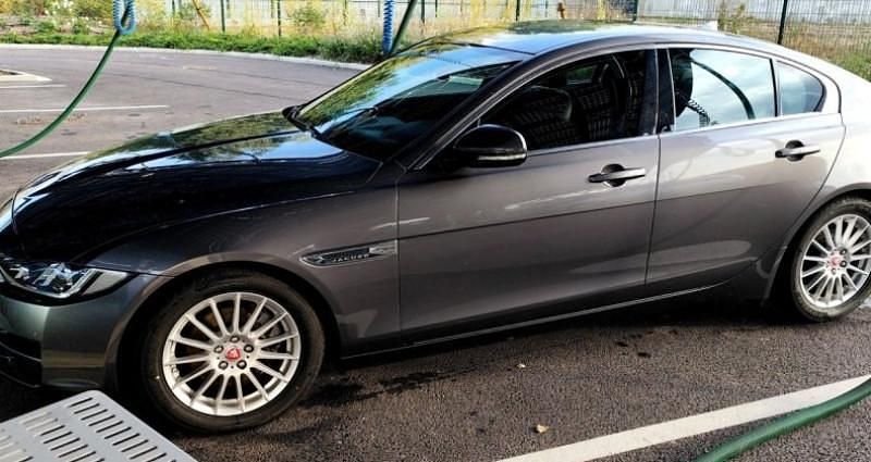 Utilisé 2015 Jaguar XE Prestige Berline | 16 990 € (Prix juste) - Image 1/4