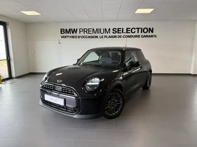 Noir Utilisé 2024 Mini Cooper Essential Citadine | 29 742 € (Prix juste) - Image 1/4