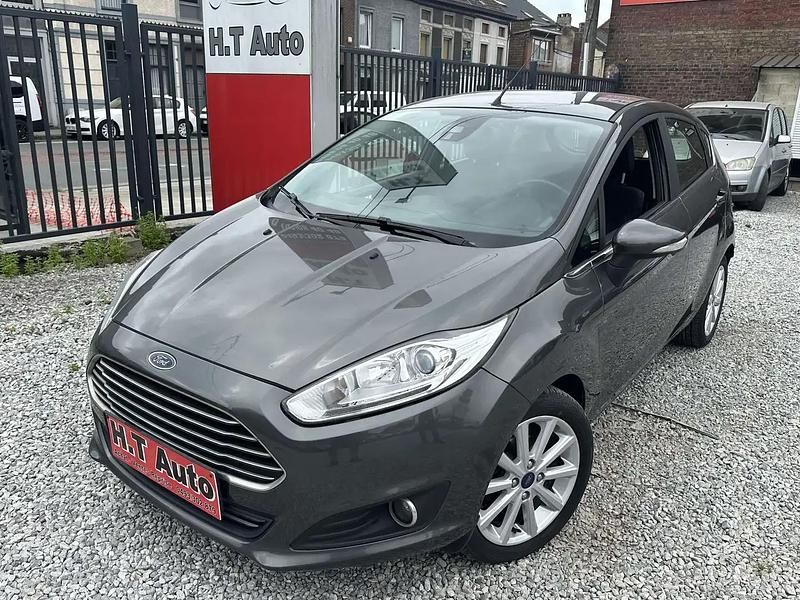 Gris Utilisé 2015 Ford Fiesta Titanium Citadine | 5 999 € (Prix juste) - Image 1/4