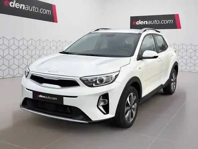 Clear white Occasion 2023 Kia Stonic SUV | 17 900 € (Bon prix) - Image 1/4