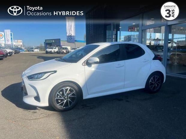 Blanc Utilisé 2022 Toyota Yaris Hybrid Design | 19 990 € (Bon prix) - Image 1/4