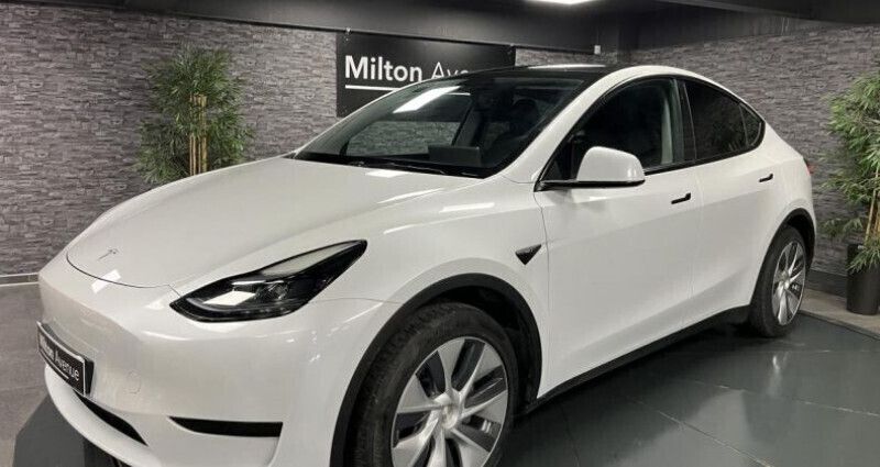 Blanc Utilisé 2022 Tesla Model Y Standard Range SUV | 29 990 € (Prix juste) - Image 1/4
