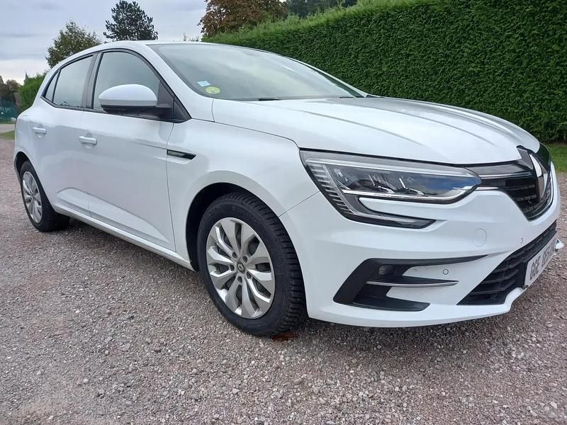 Blanc Utilisé 2021 Renault Mégane IV SE Berline | 15 990 € - Image 1/4