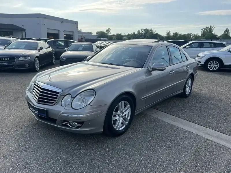 Gris Utilisé 2006 Mercedes E320 Avantgarde Berline | 8 990 € - Image 1/4