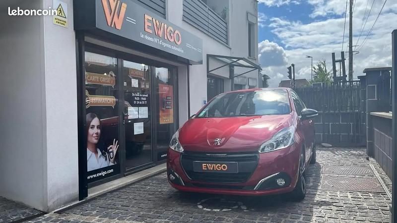 Rouge Utilisé 2015 Peugeot 208 GT-line Citadine | 6 790 € (Prix juste) - Image 1/4