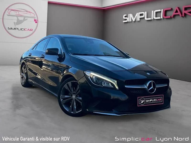 Noir Occasion 2016 Mercedes CLA220 Berline | 18 880 € (Bon prix) - Image 1/4