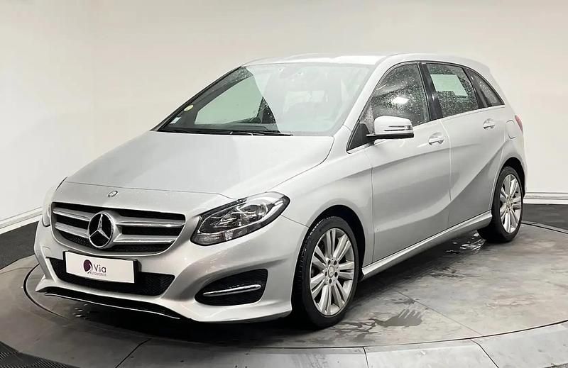 Gris Utilisé 2015 Mercedes 180 Berline | 11 790 € (Super prix) - Image 1/4