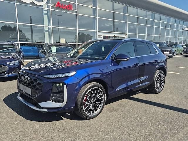 Bleu navarre métallisé Nouvelle 2026 Audi Q3 Design SUV | 71 990 € - Image 1/4