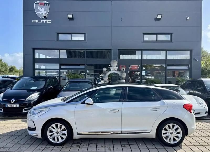 Blanc Utilisé 2012 Citroën DS5 Sport Chic Citadine | 7 990 € (Prix juste) - Image 1/4
