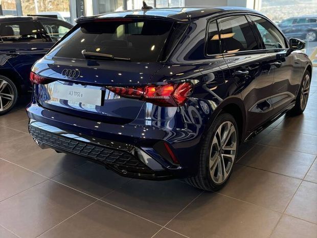 Bleu Utilisé 2025 Audi A3 e-tron S-Line Citadine | 65 572 € - Image 1/4