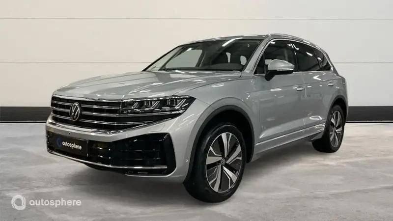 Gris Utilisé 2024 VW Touareg Elegance SUV | 76 999 € (Prix juste) - Image 1/4