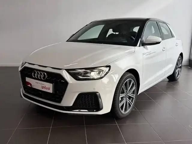 Blanc glacier métallisé noir mythe métallisé Utilisé 2025 Audi A1 Sportback Design Citadine | 25 990 € (Prix assez cher) - Image 1/4