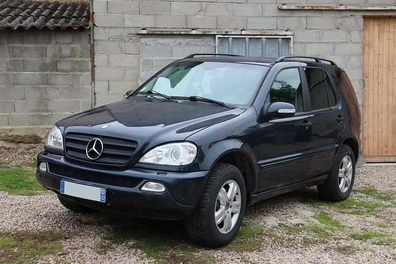 Bleu Utilisé 2004 Mercedes ML270 SUV | 3 200 € - Image 1/4