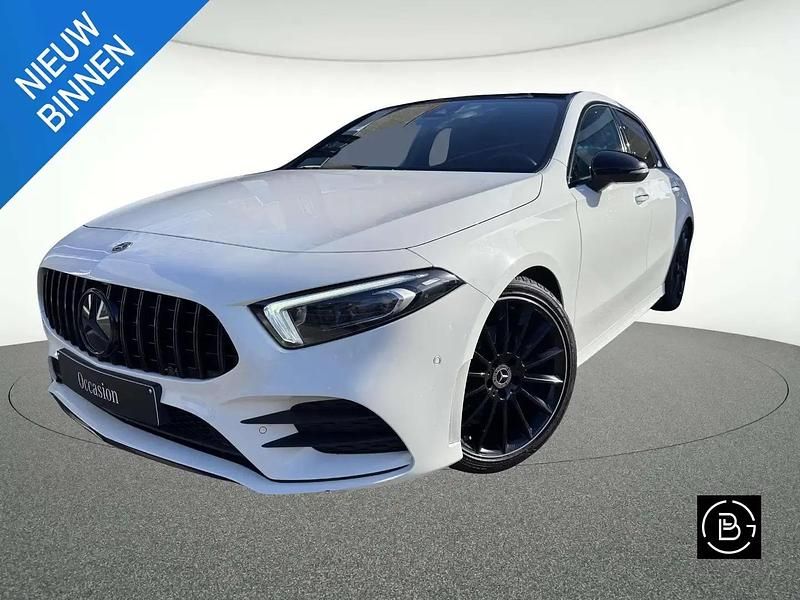 Blanc Utilisé 2022 Mercedes A200 AMG line Citadine | 27 990 € (Prix assez cher) - Image 1/4