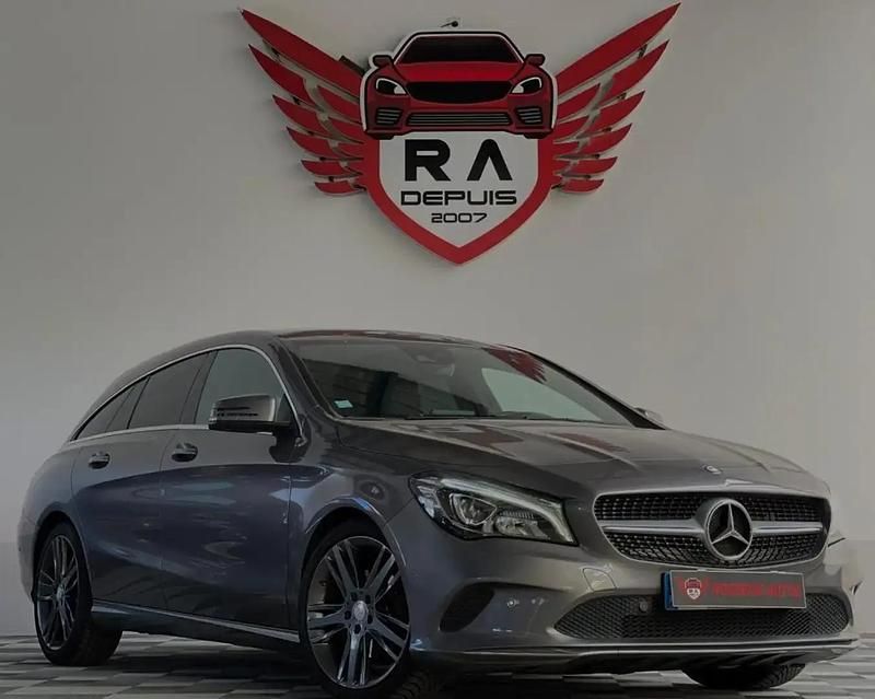 Gris Utilisé 2017 Mercedes CLA180 Urban Berline | 15 999 € - Image 1/4