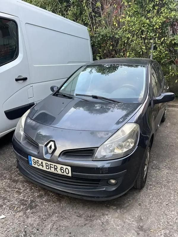 Utilisé 2006 Renault Clio II Dynamique Berline | 2 200 € (Prix juste) - Image 1/4