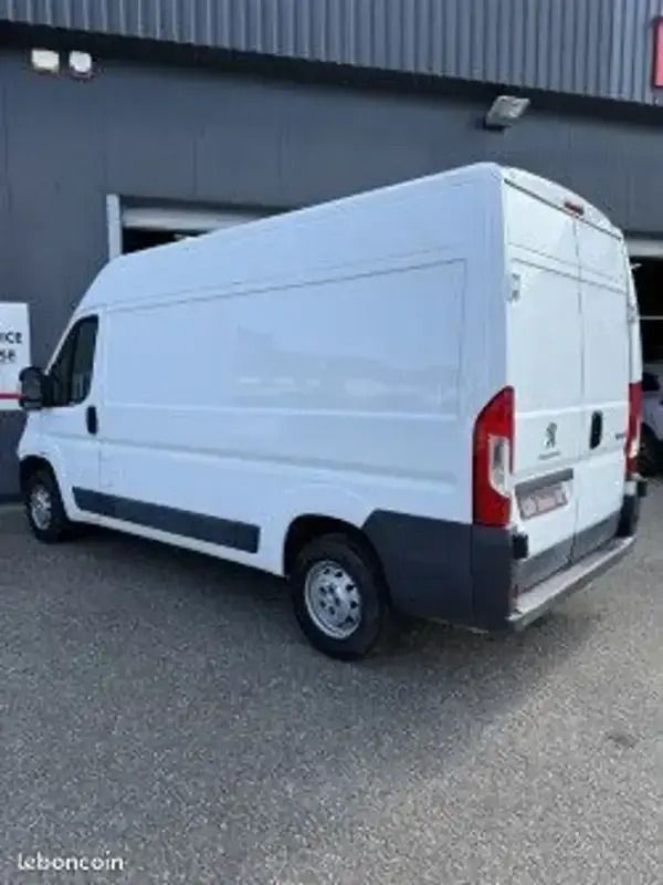 Image 2/4