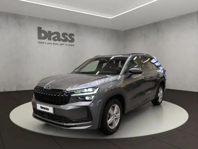 Gris Utilisé 2024 Skoda Kodiaq SportLine SUV | 52 400 € (Prix juste) - Image 1/4