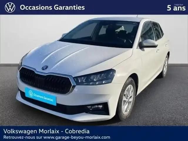 Blanc lune métallisé Occasion 2023 Skoda Fabia Ambition Berline | 17 490 € (Prix juste) - Image 1/4
