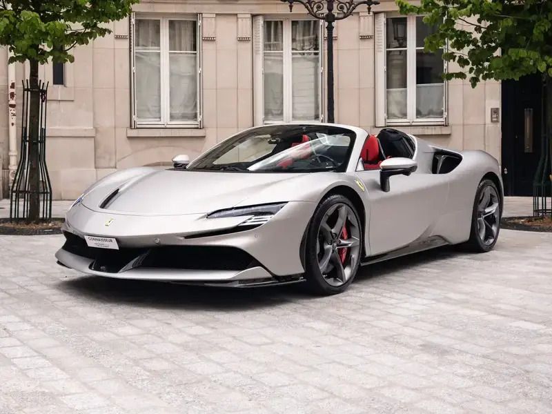 Gris Nouvelle 2024 Ferrari SF90 Cabriolet | 660 000 € - Image 1/4