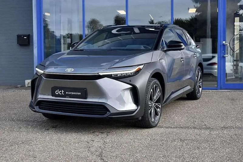 Gris Occasion 2023 Toyota bZ4X Executive SUV | 33 900 € (Prix juste) - Image 1/4