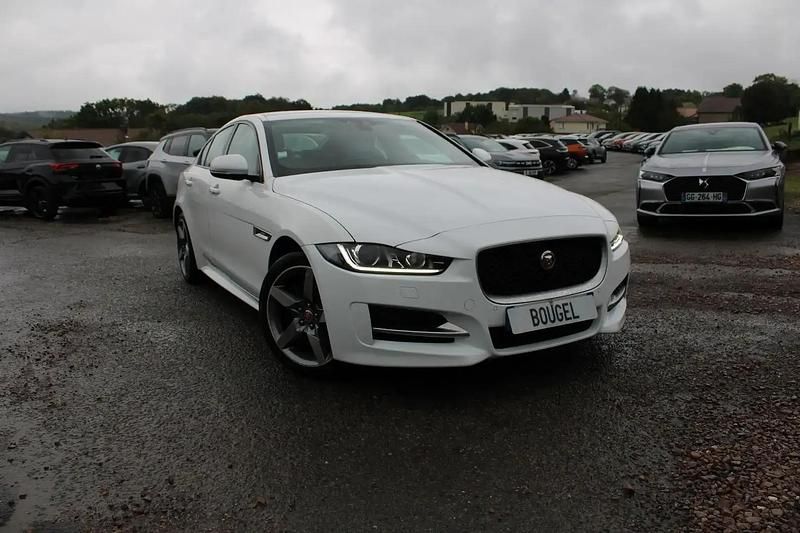 Blanc Utilisé 2017 Jaguar XE R-Sport Berline | 16 500 € (Prix cher) - Image 1/4