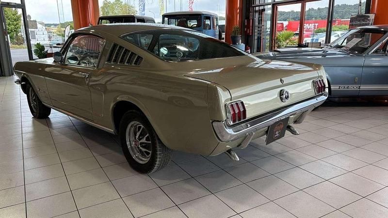 Occasion Ford V8 Fastback 201 ch (147 kW) 1965 Beige Coupé