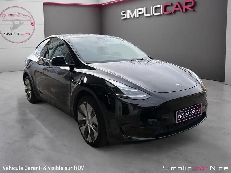 Noir Occasion 2024 Tesla Model Y Standard Range SUV | 29 300 € (Bon prix) - Image 1/4