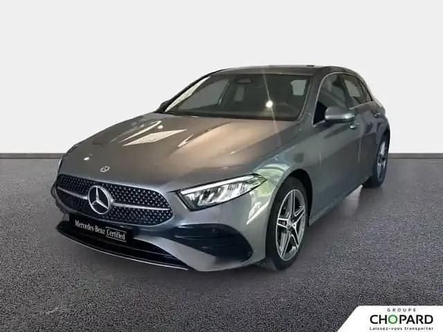 Mountaingrau met. Utilisé 2024 Mercedes A250 Berline | 31 990 € - Image 1/4