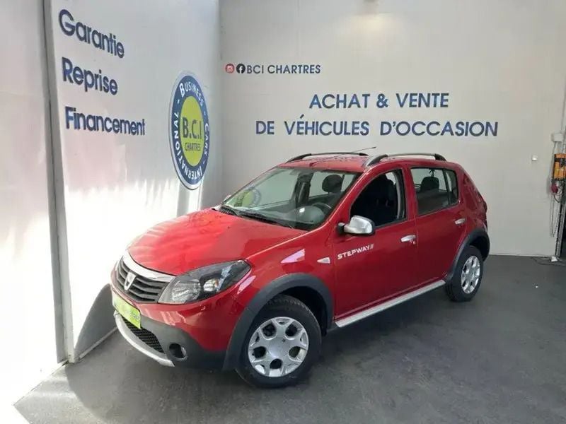 Rouge Utilisé 2011 Dacia Sandero Stepway Citadine | 8 490 € - Image 1/4