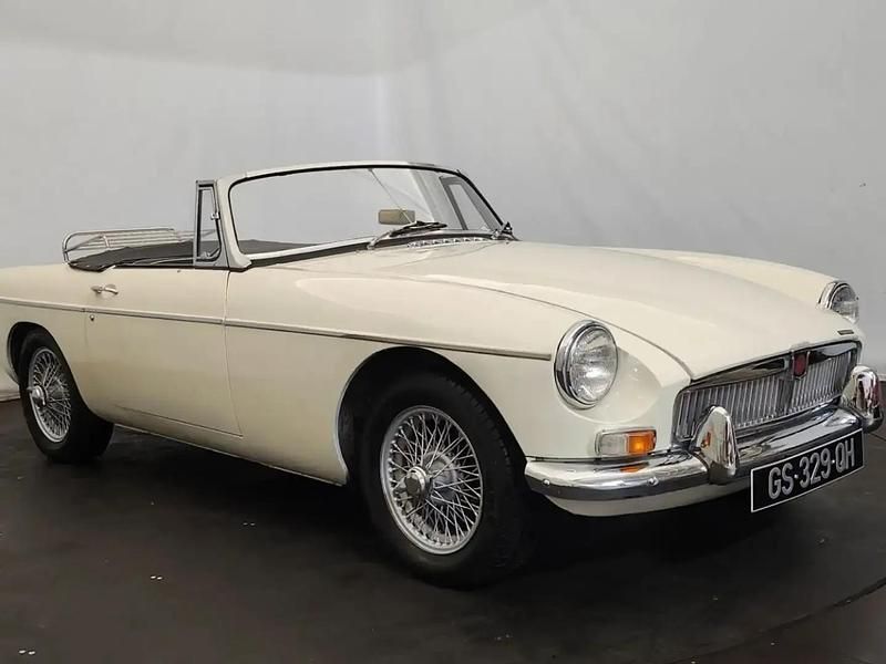 Blanc Occasion 1966 MG B Cabriolet | 23 000 € - Image 1/4