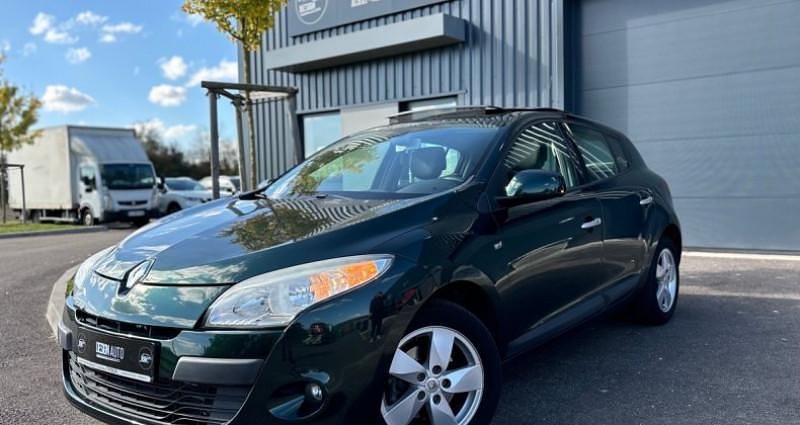 Vert Utilisé 2010 Renault Mégane III Dynamique Berline | 6 990 € - Image 1/4