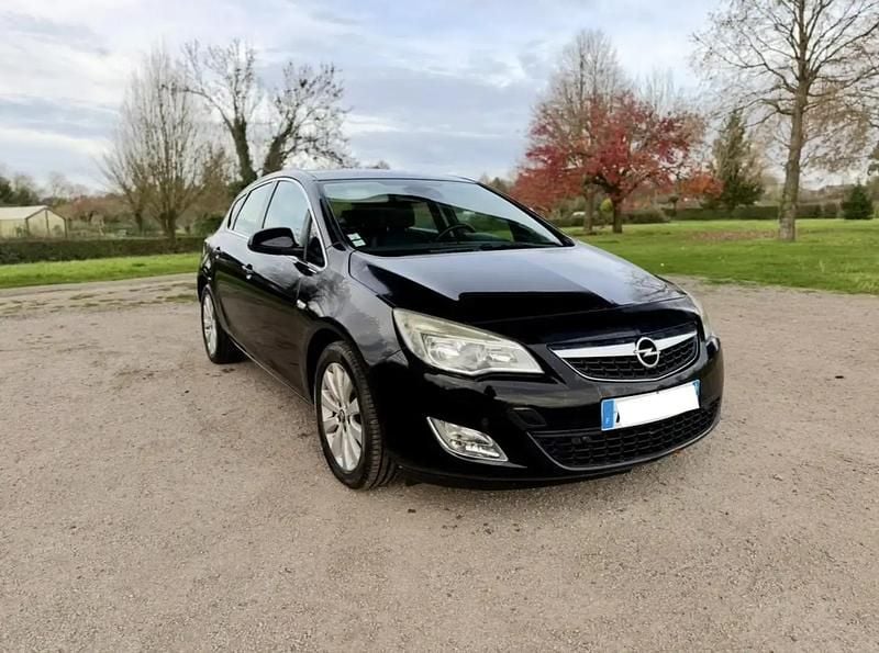 Occasion 2010 Opel Astra Cosmo Berline | 4 990 € (Prix juste) - Image 1/4