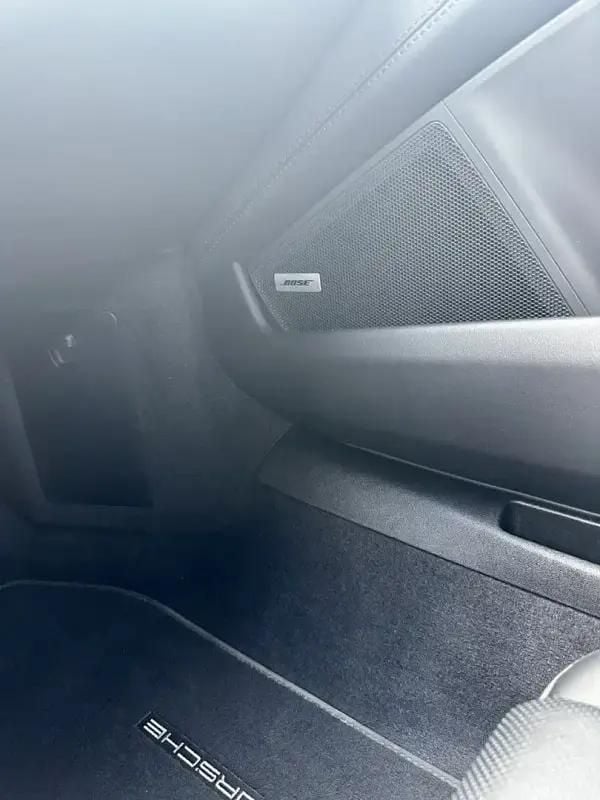 Image 2/4