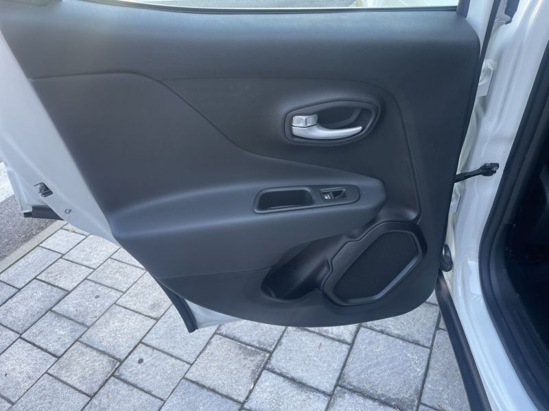 Image 3/4