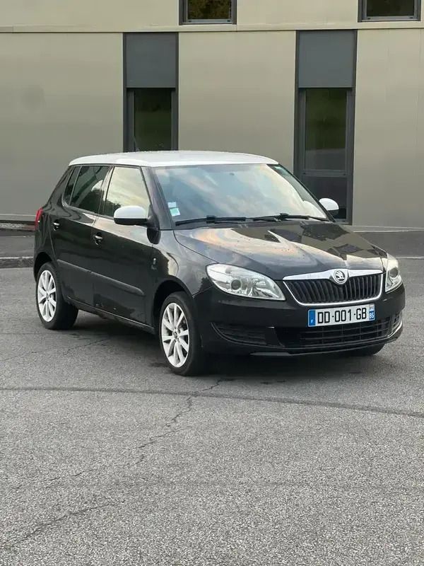 Utilisé 2014 Skoda Fabia Elegance Berline | 3 999 € - Image 1/4