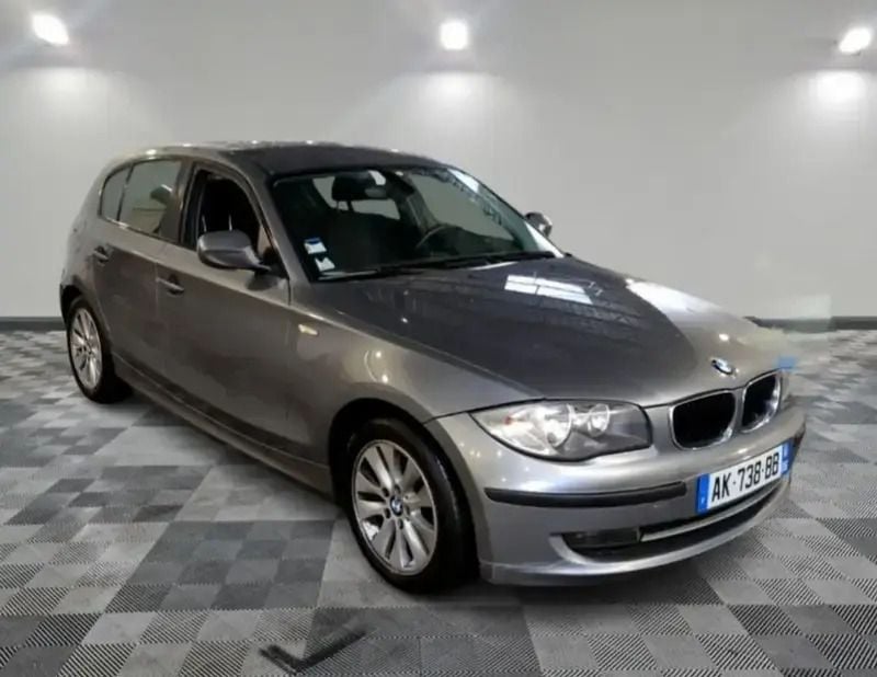 Gris Utilisé 2010 BMW 118 Citadine | 3 999 € (Prix juste) - Image 1/4