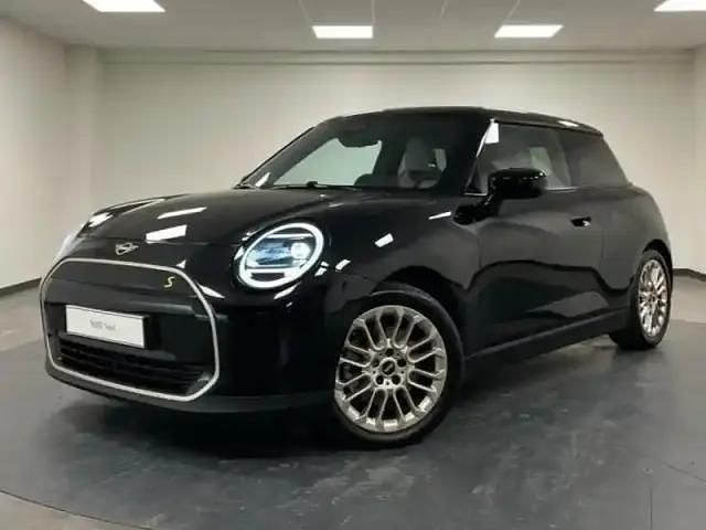 Midnight black ii Utilisé 2025 Mini Cooper Favoured Citadine | 35 990 € - Image 1/4