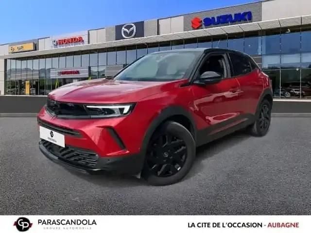 Rouge kosmos/toit noir métal Utilisé 2023 Opel Mokka SUV | 16 990 € (Bon prix) - Image 1/4