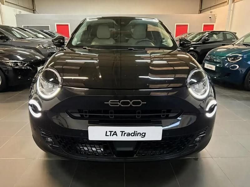 Noir Utilisé 2024 Fiat 600 La Prima SUV | 20 490 € (Prix juste) - Image 1/4